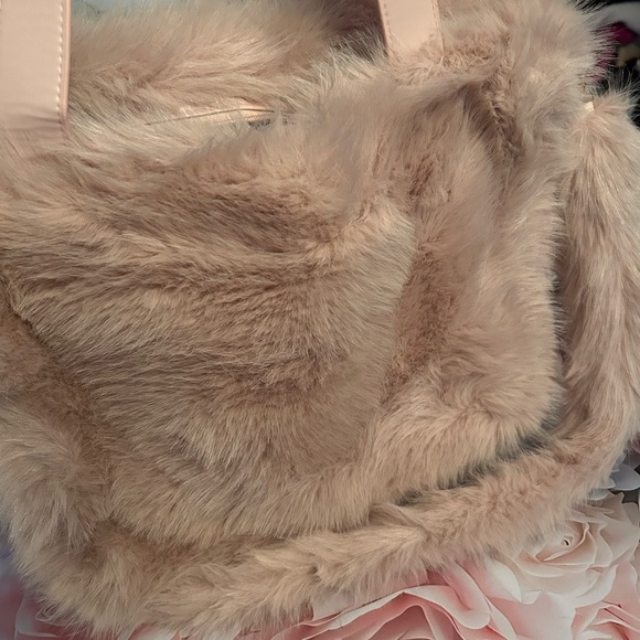 Pink Faux Fur Shoulder tote - Picture 6 of 8